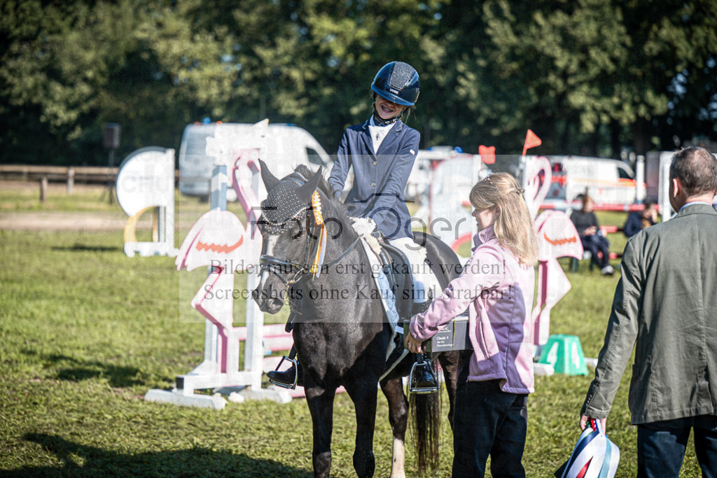 Z63_0010 | Entdecke hochwertige Reitturnierfotos von Foto Oger. Professionell, emotional und authentisch – jetzt Lieblingsmomente im Shop bestellen.Deutschlandweite Turnierfotografie. - Realisiert mit Pictrs.com