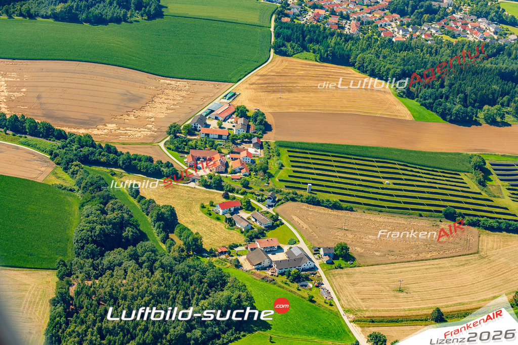 Geschenkidee Thalham bei Vilsbiburg -Die Luftbildaufnahme wurde 2025 vom UL-Flugzeug heraus erstellt ( keine Drohne ) - Hochauflösende Luftaufnahme -Nicht vergleichbar mit Google Maps oder Satelittenbilder- Die Geschenkidee !Mit Lizenz und Bildrechte bestellbar