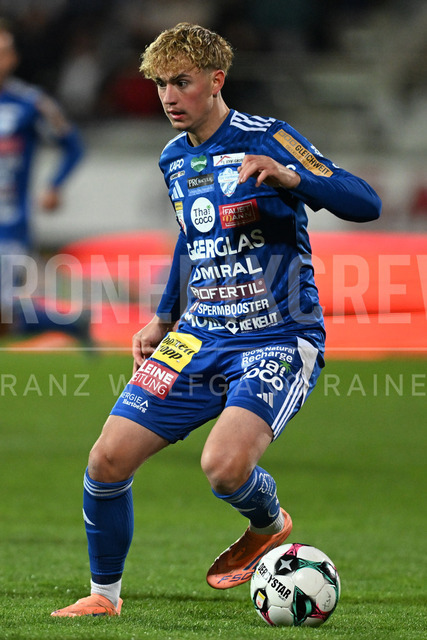 TSV Egger Glas Hartberg vs SV Oberbank Ried – Austrian Bundesliga Match | The image shows Maximilian Hennig (Hartberg), at the Bundesliga match TSV Hartberg vs SV Ried at Profertil Arena Hartberg. 22.11.2025