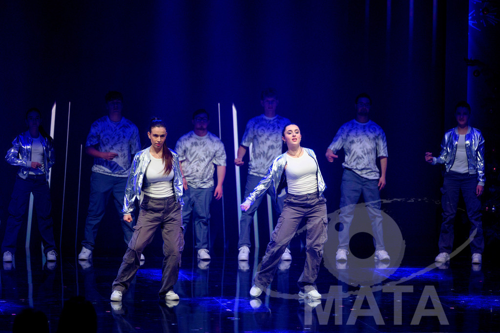 _DWI6077 | Projekt Act "Einsmehr" Tanz bei '30 Jahre Sternstunden-Gala 2023' in der Frankenhalle. Nürnberg, 15.12.2023 - Realisiert mit Pictrs.com