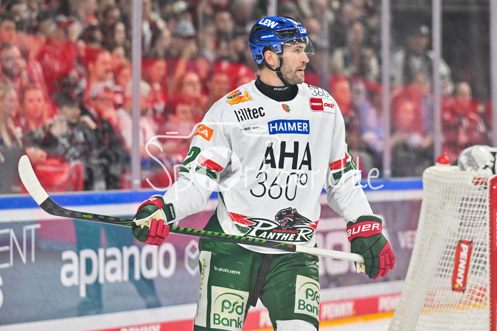 Kölner Haie - Augsburger Panther | KÖLN, DEUTSCHLAND - 04. MÄRZ: im Bild Alexandre GRENIER (Augsburger Panther 82) / Einzelfoto / Freisteller während dem Match zwischen den Kölner Haien und den Augsburger Panthern am 48. Spieltag der Penny DEL in der Lanxess Arena