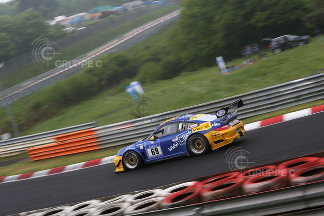 Motorsports / 24 Stunden Nürburgring 2015, Nürburgring-Nordschleife, GER | Wolfgang Destree, Kersten Jodexnis, Edgar Salewsky, Robin Chrzanowski - Realisiert mit Pictrs.com