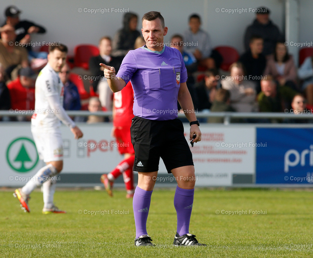 A_LUI_301022_20 | SPORT FUSSBALL LANDESLIGA OST ST.MAGDALENA-DONAU LINZ 30.OKT.2022 
IM BILD: SCHIEDSRICHTER RENE KETTLGRUBER  FOTO:FOTOLUI