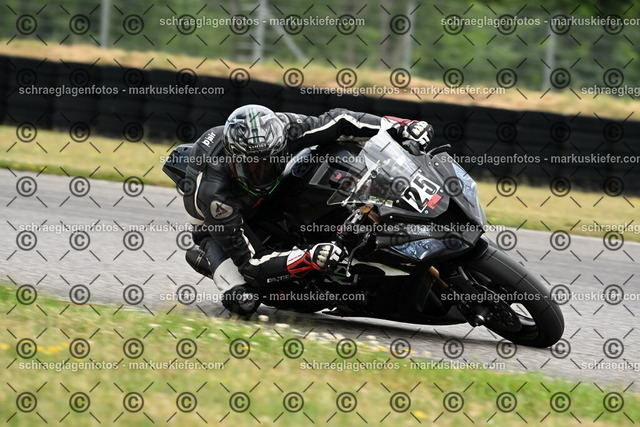 25bt02-0691 | markuskiefer.com - Realisiert mit Pictrs.com
