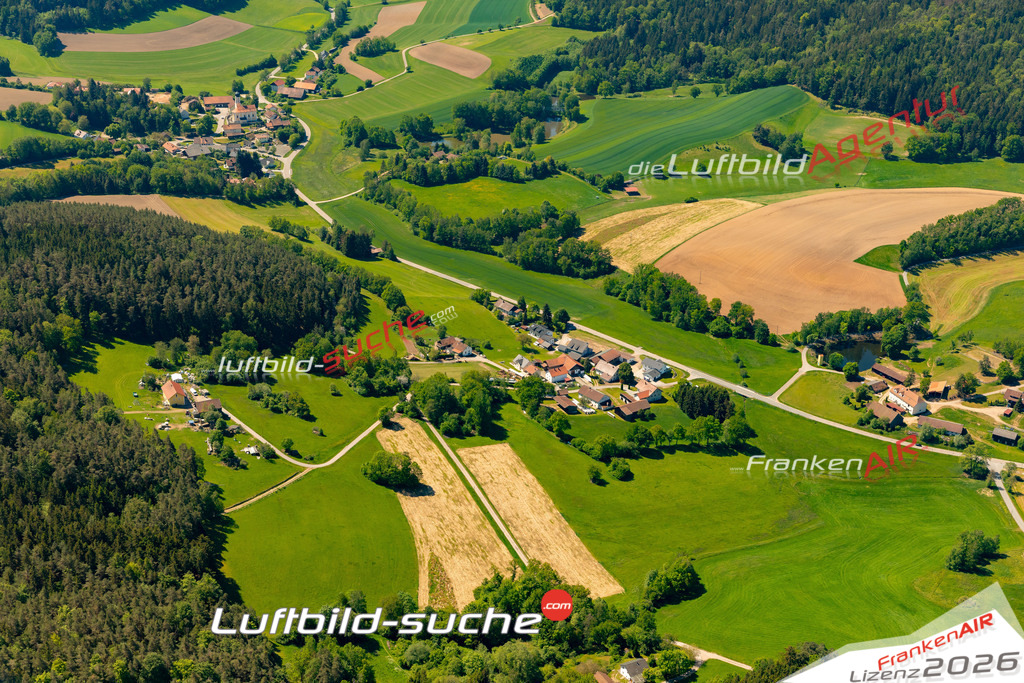 Das Luftbild zeigt : Haag Zell - Die Luftaufnahme wurde 2024 vom UL-Flugzeug aus erstellt ( keine Drohne ) - Hochauflösende Luftaufnahme - Für grossformatige Ausdrucke geeignet. Die Geschenkidee !Mit Lizenz und Bildrechte bestellbar