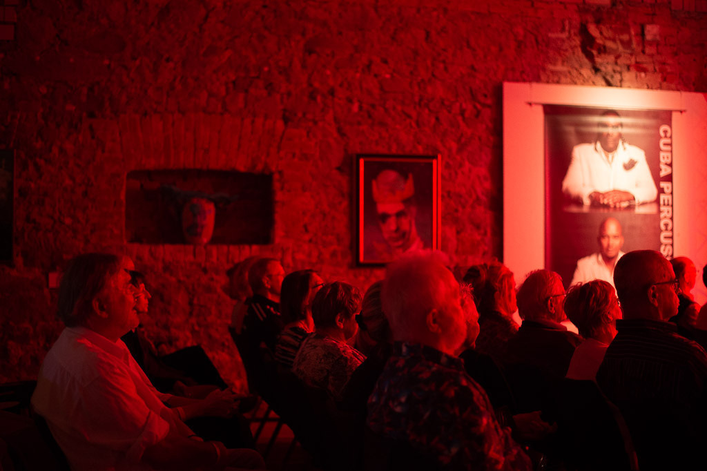 Tango meets Cuba | Tango meets Cuba mit den Klazz Brothers & Cuba Percussion im Forte Belvedere Leisnig zum Festival Hallo Leisnig 2022. - Realisiert mit Pictrs.com