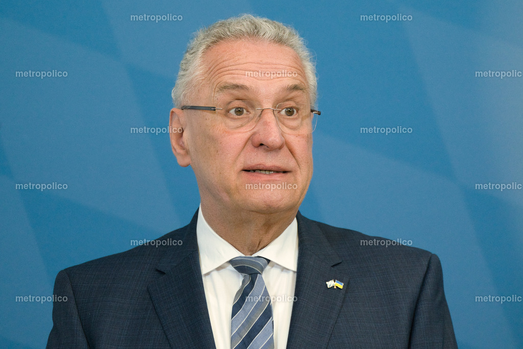 Joachim Herrmann (14) | Metropolico