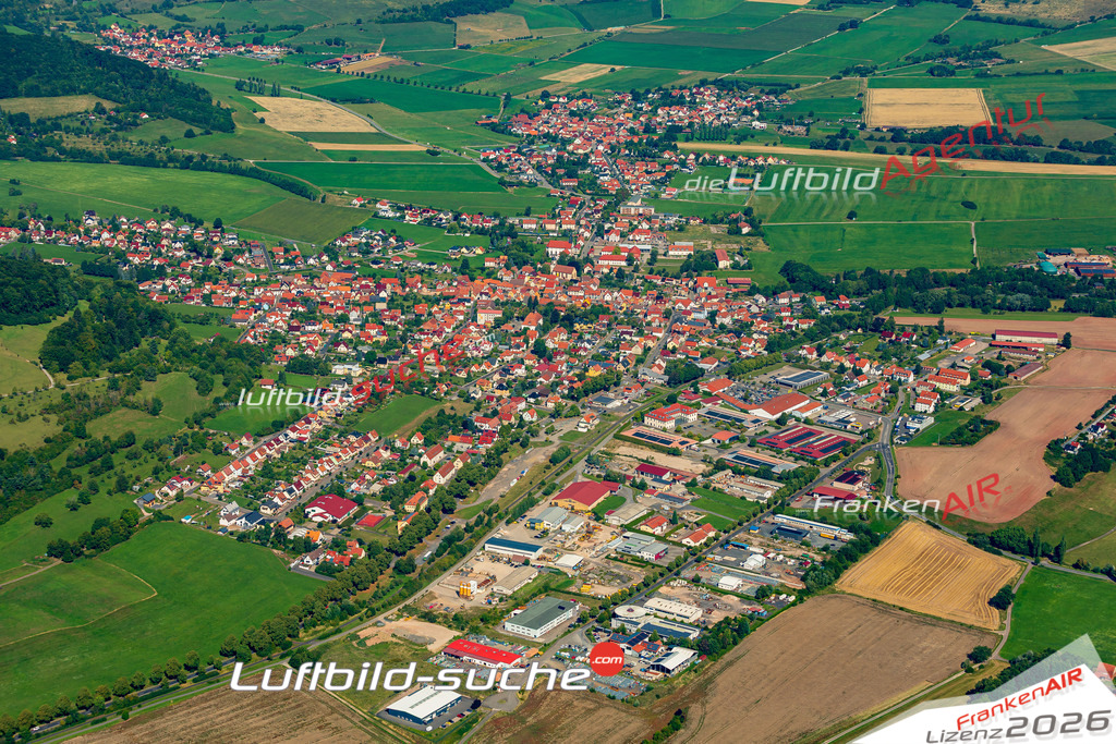 Bild der Stadt Dermbach - Die Luftaufnahme wurde 2025 vom UL-Flugzeug heraus erstellt ( keine Drohne ) - Hochauflösende Luftaufnahme - für professionelle Ausdrucke geeignet. Die Geschenkidee !Hier alle&nbsp;Infos zur Lizenzierung der LuftaufnahmeWir fliegen auch dieses Jahr wieder in Ihre Region um Luftbilder zu erstellen.- Luftbild anfragen