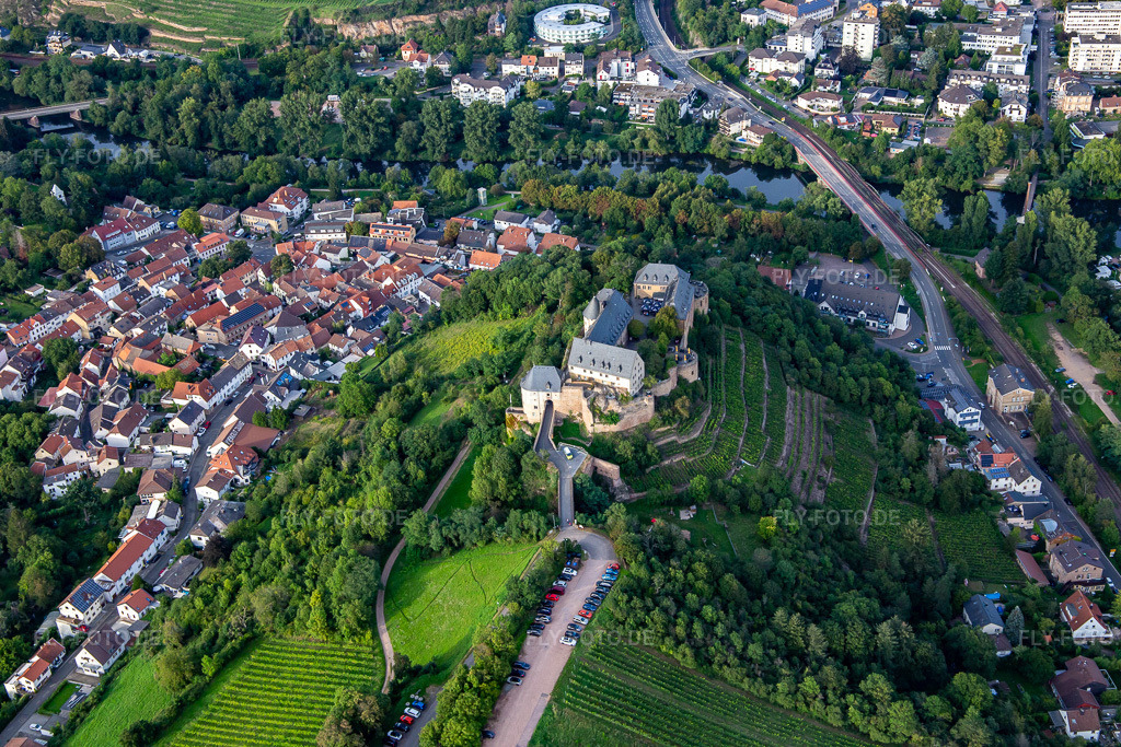 Luftbild: Schloß Ebernburg / Evangelische Familienferien- und Bildungsstätte Ebernburg im Ortsteil Ebernburg in Bad Kreuznach im Bundesland Rheinland-Pfalz in Deutschland.Foto: IMG_138262.jpg vom 03.09.2023 durch Werner Riehm/FLY-FOTO.deTAGUNGSHAUS.EKHN.DEarrow-icon-size3