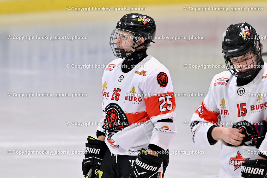 ESC SPARKASSE STEINDORF vs. EV ZELTWEG MURTAL LIONS | #25 Rieger Raphael EV ZELTWEG MURTAL LIONS, #15 Mayerl Kilian EV ZELTWEG MURTAL LIONS, ESC SPARKASSE STEINDORF vs. EV ZELTWEG MURTAL LIONS, ESC SPARKASSE STEINDORF vs. EV ZELTWEG MURTAL LIONS am 27.12.2025 in Steindorf (Ossiachersee Halle), Austria, (Photo by Bernd Stefan)