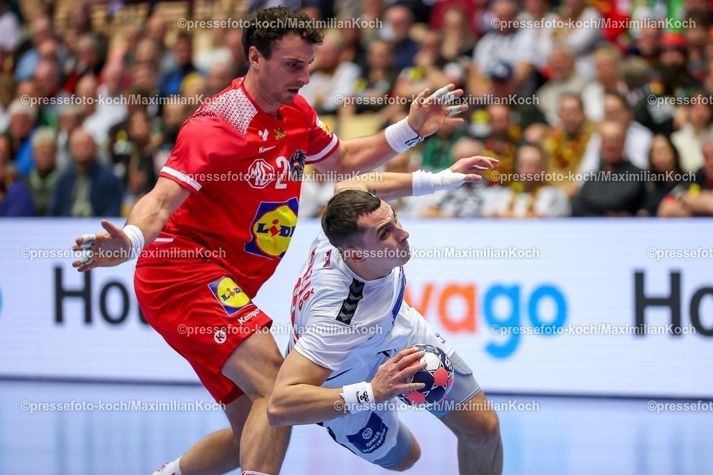 EHF19012601019 | 19.01.2026, Handball, Men's EHF EURO 2026, Österreich - Serbien, Jyske Bank Boxen in Herning, Dänemark, Preliminary Round: ya26 im Zweikampf gegen   Uros Borzas (Serbien #13) 