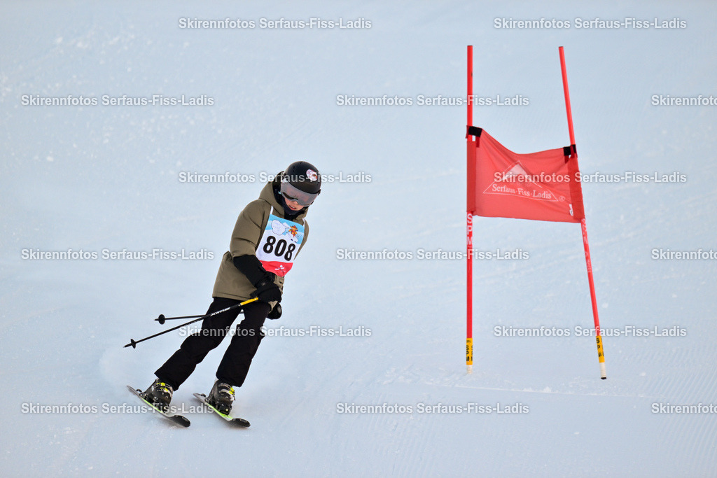 SRF_25.12.2025_0029 | Skirennfotos,Serfaus,Fiss,Ladis,Kinderskirennen,Winter,Tirol,Oberland,skirace,SFL,feelfree,weil wir's genießen,ski,Ski,skifahren,Sonnenplateau, - Realisiert mit Pictrs.com