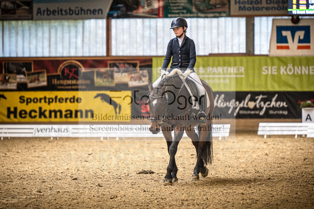 DOS_1051 | Entdecke hochwertige Reitturnierfotos von Foto Oger. Professionell, emotional und authentisch – jetzt Lieblingsmomente im Shop bestellen.Deutschlandweite Turnierfotografie. - Realisiert mit Pictrs.com