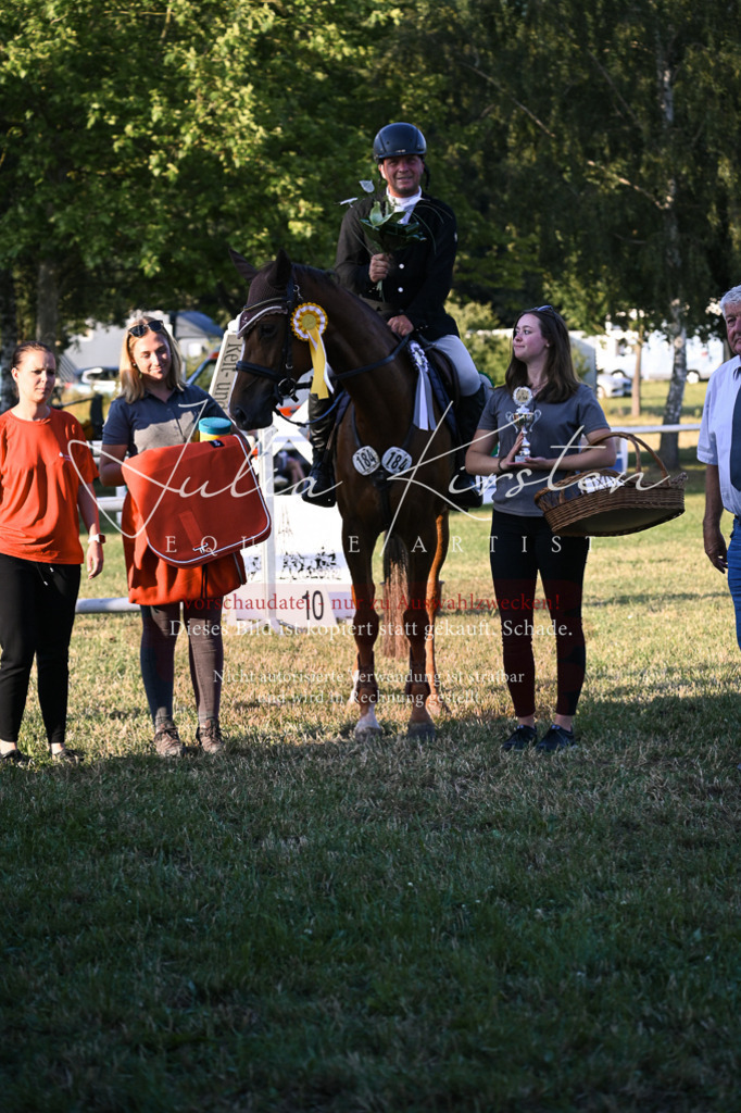 DSC_1888 | Pferde- und Turnierfotografie in Westsachsen. Pferdeportraits, Auftragszeichnungen und intuitive Kunst.