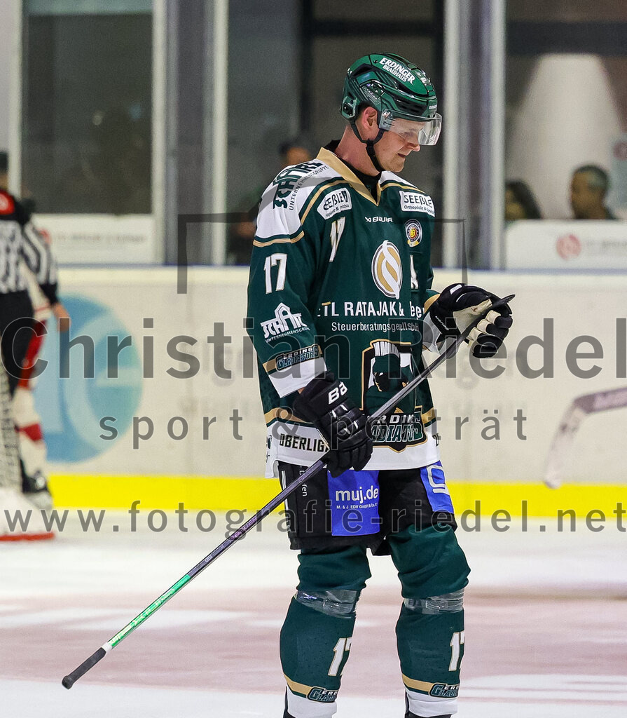 2025-09-12_121_TSV_Erding_gegen_EV_Landshut | Erding, Deutschland, 12.09.2025:Eishockey, Oberliga Süd 2025 / 2026, Testspiel, TSV Erding gegen EV Landshut, Endergebnis: 4:6Elia Ostwald (Erding Gladiators, #17)Foto: Christian Riedel / fotografie-riedel.net
