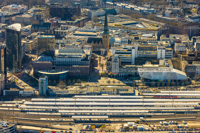 Dortmund250300204 | Luftbild, Hauptbahnhof Hbf mit Bahnhofsvorplatz und Bahnsteig, Gleisanlagen, Deutsches Fußballmuseum und Reinoldikirche, City, Dortmund, Ruhrgebiet, Nordrhein-Westfalen, Deutschland