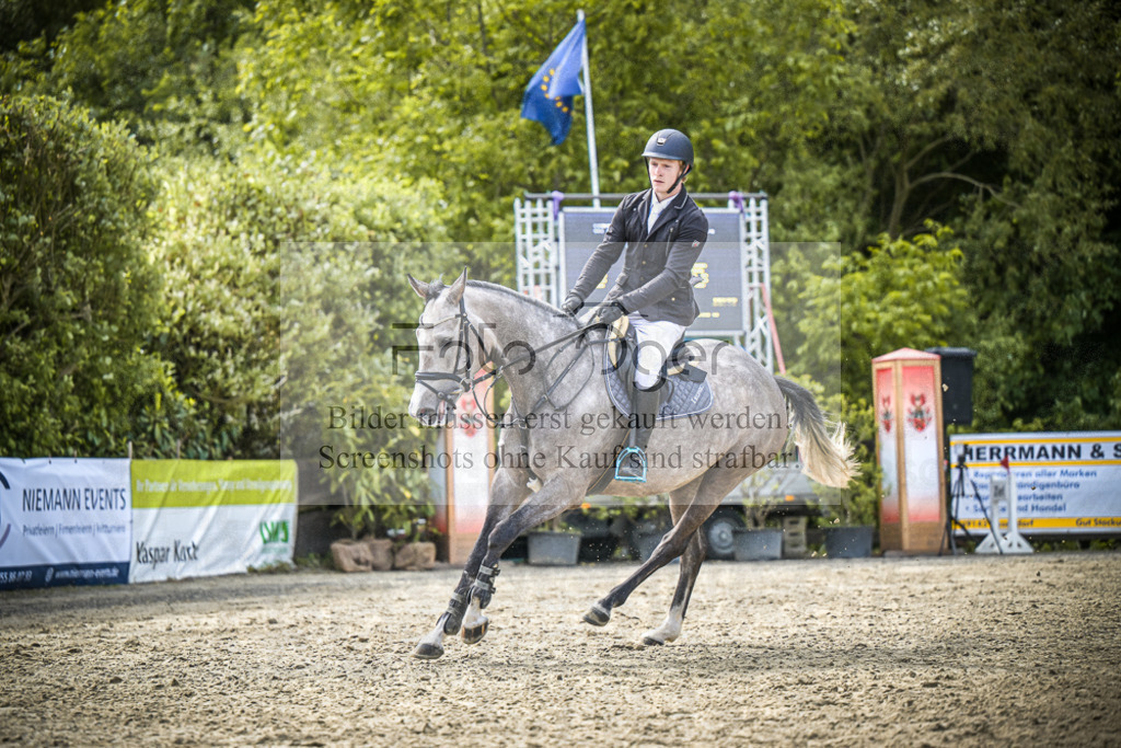 DOS_0389 | Entdecke hochwertige Reitturnierfotos von Foto Oger. Professionell, emotional und authentisch – jetzt Lieblingsmomente im Shop bestellen.Deutschlandweite Turnierfotografie. - Realisiert mit Pictrs.com