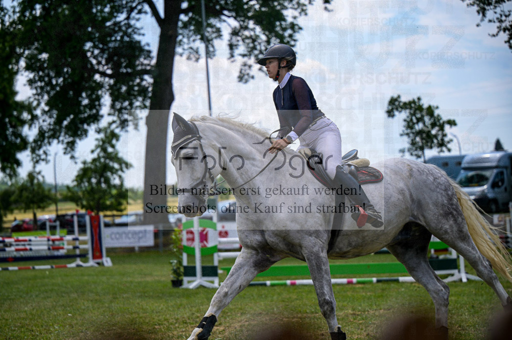 Reitturnier Voxtrup | Entdecke hochwertige Reitturnierfotos von Foto Oger. Professionell, emotional und authentisch – jetzt Lieblingsmomente im Shop bestellen.Deutschlandweite Turnierfotografie. - Realisiert mit Pictrs.com