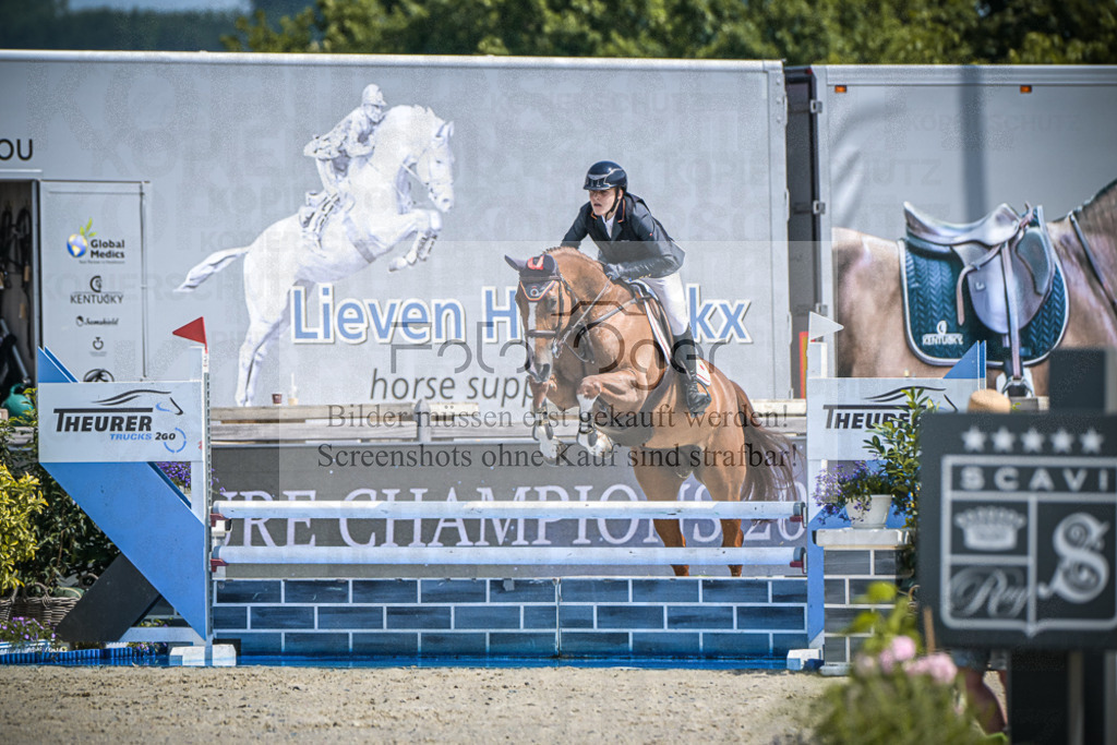 DOS_2249 | Entdecke hochwertige Reitturnierfotos von Foto Oger. Professionell, emotional und authentisch – jetzt Lieblingsmomente im Shop bestellen.Deutschlandweite Turnierfotografie. - Realisiert mit Pictrs.com