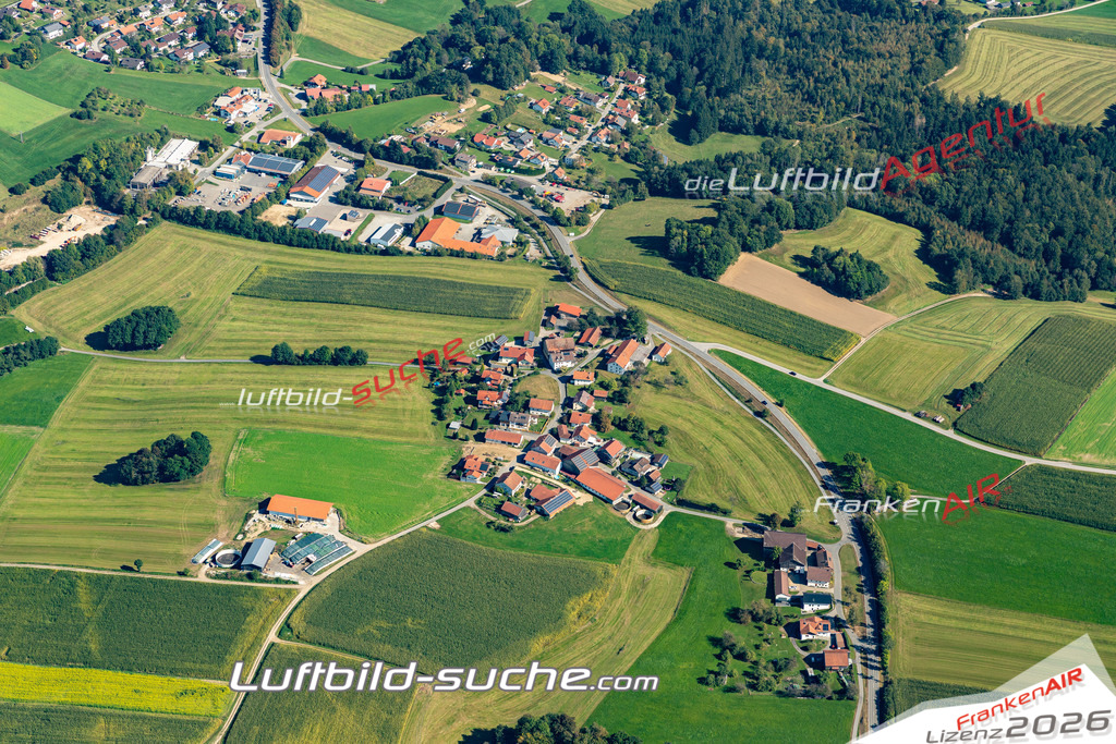 Aktuelles Luftbild von Waldenreuth Perlesreut Kauf mit Lizenz / Bildrechten möglich- Die Luftaufnahme wurde 2021 mittels UL-Flugzeug erstellt ( keine Drohne ) - hochauflösende Kamera-Systeme von  Canon -Beste Qualität - Für grossformatige Ausdrucke geeignet. Die Geschenkidee !