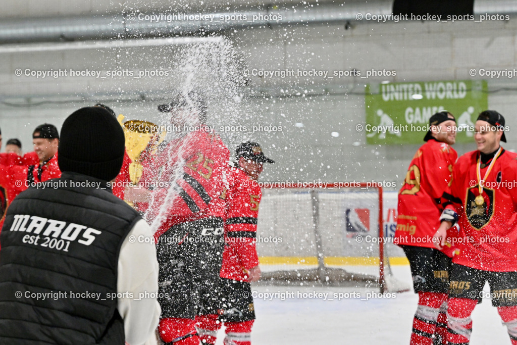 Lendhafen Seelöwen vs. Spartans Althofen | Sekt Dusche, Meisterfeier Spartans Althofen Mannschaft, Lendhafen Seelöwen vs. Spartans Althofen, Lendhafen Seelöwen vs. Spartans Althofen am 14.02.2025 in Ferlach (HTC Eishalle Ferlach), Austria, (Photo by Bernd Stefan)