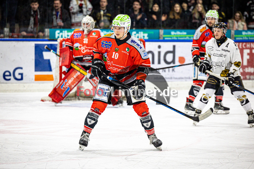 TSV Peißenberg MINERS gegen EHC Königsbrunn PINGUINE | Eishockey Bayernliga Herren Playoffs Viertelfinale 2024/25 - Spiel 6 von 7, TSV Peißenberg MINERS gegen EHC Königsbrunn PINGUINE, 20250221,Florian HÖFLER (MINERS 10) in Aktion,2025-02-21 in Peißenberg (Eisstadion Peißenberg)Florian HÖFLER (MINERS 10)Copyright: WolfgangxLindner foto-lindner.de