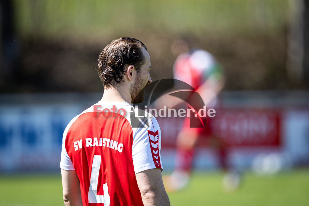 SV Raisting gegen SV Pullach | Fußball Herren Bezirksliga Oberbayern Süd 2025/26 25. Spieltag, SV Raisting gegen SV Pullach, 20260411,,2026-04-11 in Raisting (Raiffeisen Arena Raisting), Hermann SIGL (SV Raisting 4)Copyright: WolfgangxLindner www.foto-lindner.de