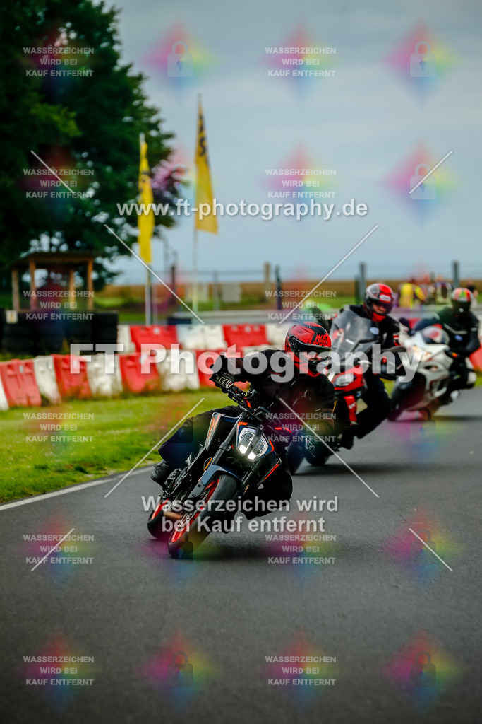 VBK-4213 | Hier findet Ihr Bilder von Touristenfahrten auf der Nürburgring Nordschleife oder von anderen Veranstaltungen die ich besucht habe. Viel Spass beim Durch Schauen 