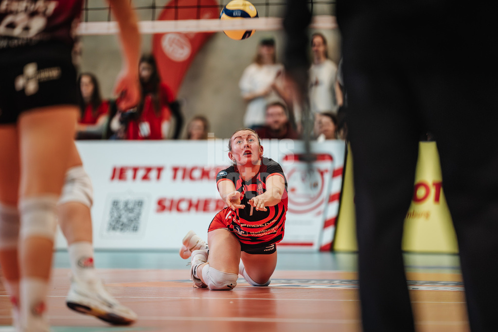 Volleyball | Frauen | Saison 2025/2026 | Volleyball Bundesliga | ETV Hamburger Volksbank Volleys vs. Schwarz-Weiß Erfurt | 15.02.2026 | Leonie Körtzinger (#7, ETV Hamburger Volksbank Volleys) springt zum Ball