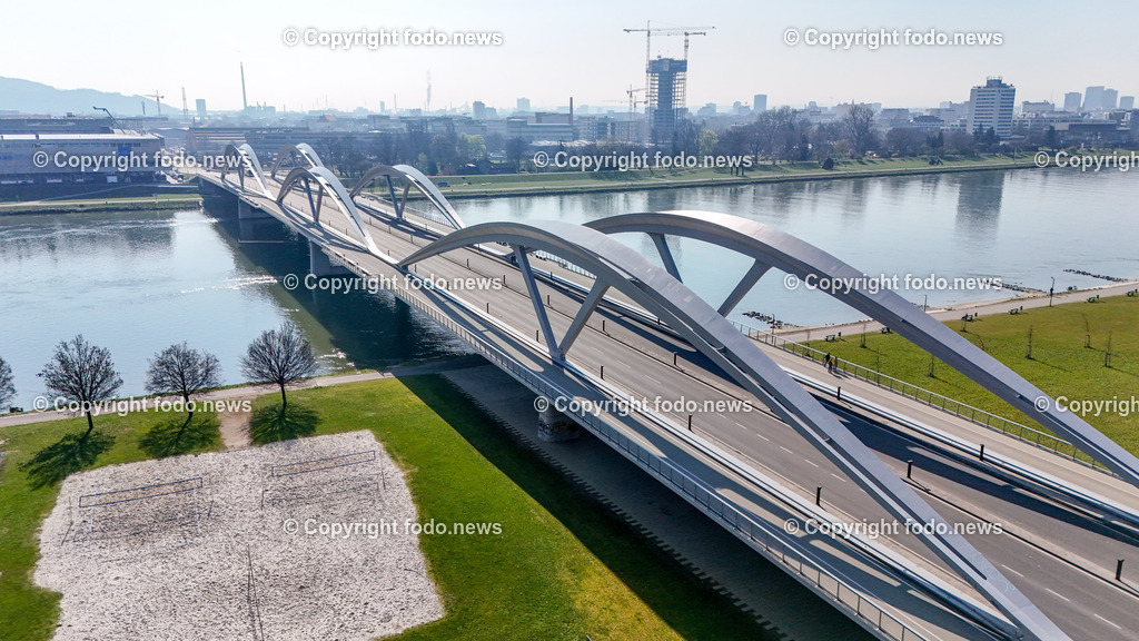 Eisenbahnbruecke_ Neue Linzer Donaubruecke_ 20.03.2024-2 | 20.03.2024, Linz, AUT, Urfahr, im Bild Eisenbahnbruecke, Neue Linzer Donaubruecke, Drohne