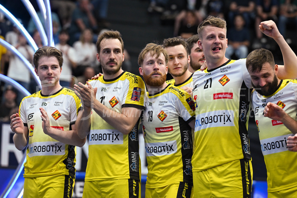 Zug United - HC Rychenberg - 25. April 2026 | Kimo Oesch (#9 HC Rychenberg Winterthur), Manuel Maurer (#11 HC Rychenberg Winterthur), Noah Püntener (#19 HC Rychenberg Winterthur), Manuel Matt (#15 HC Rychenberg Winterthur), Niklas Rutz (#21 HC Rychenberg Winterthur) und Tobias Studer (#23 HC Rychenberg Winterthur) am L-UPL Superfinal-Spiel zwischen Zug United und HC Rychenberg am 25. April 2026 in der BCF Arena, Fribourg, Schweiz.Bild: Sportfotografie Markus Aeschimann | www.markus-aeschimann.ch - Realisiert mit Pictrs.com
