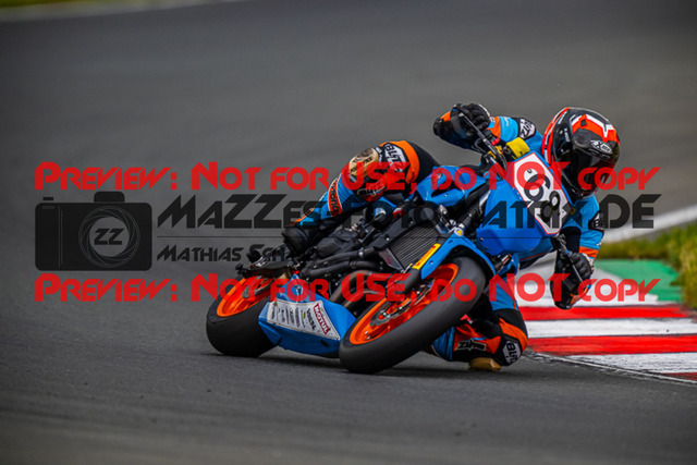 MaZZes_FotoMatrix_220521_2449 | Fotograf Mathias Schmid
Sportfotograf,
Eventfotograf,
Hochzeitsfotograf,
Portraitfotograf