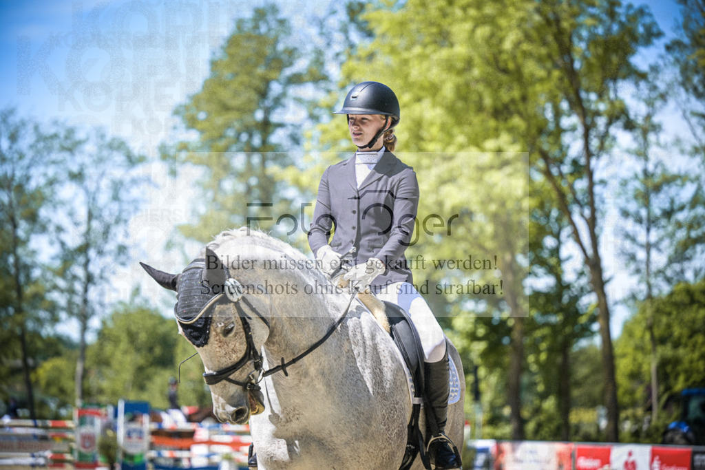 DOS_8134 | Entdecke hochwertige Reitturnierfotos von Foto Oger. Professionell, emotional und authentisch – jetzt Lieblingsmomente im Shop bestellen.Deutschlandweite Turnierfotografie. - Realisiert mit Pictrs.com