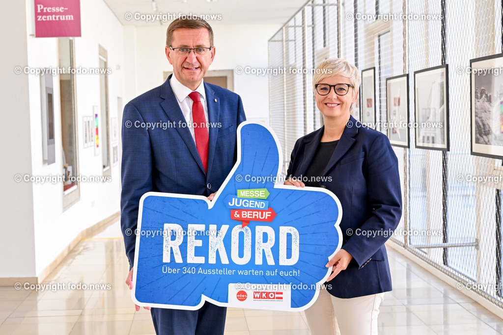 Pressekonferenz WKO Oberoesterreich_ Jugend und Beruf 2023_ 18.09.2023-2 | 18.09.2023, Presseclub Linz, AUT, Pressekonferenz WKO Oberoesterreich, Jugend und Beruf 2023 - Neuer Rekord mit 341 Ausstellern, im Bild LR Markus Achleitner (VP), Doris Hummer (Praesidentin der Wirtschaftskammer Ooe)