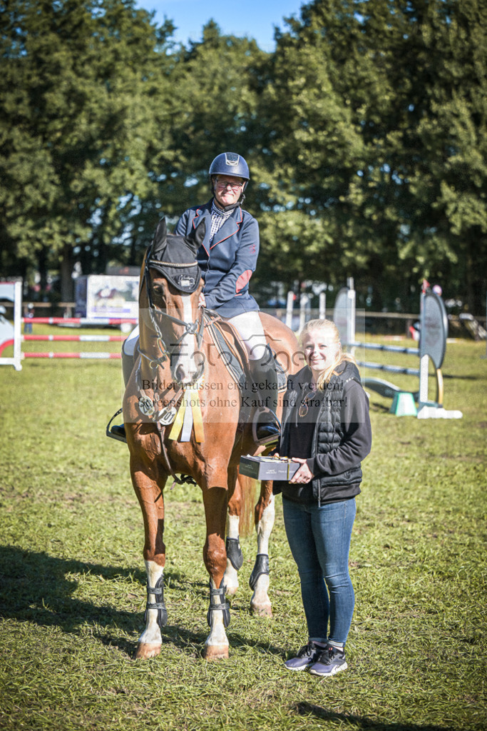 DOS_0023 | Entdecke hochwertige Reitturnierfotos von Foto Oger. Professionell, emotional und authentisch – jetzt Lieblingsmomente im Shop bestellen.Deutschlandweite Turnierfotografie. - Realisiert mit Pictrs.com