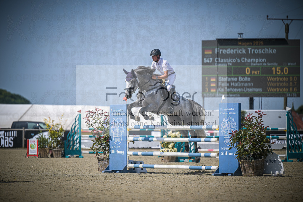 DOS_4006 | Entdecke hochwertige Reitturnierfotos von Foto Oger. Professionell, emotional und authentisch – jetzt Lieblingsmomente im Shop bestellen.Deutschlandweite Turnierfotografie. - Realisiert mit Pictrs.com