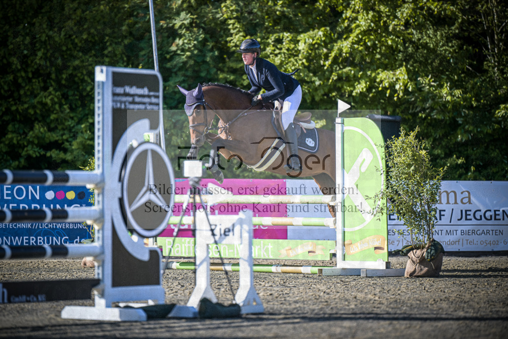 DOS_7116 | Entdecke hochwertige Reitturnierfotos von Foto Oger. Professionell, emotional und authentisch – jetzt Lieblingsmomente im Shop bestellen.Deutschlandweite Turnierfotografie. - Realisiert mit Pictrs.com