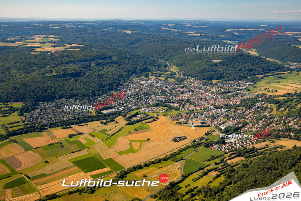 Das Luftbild zeigt :  Ebermannstadt - Die Luftaufnahme wurde 2024 vom UL-Flugzeug aus erstellt ( keine Drohne ) - Hochauflösende Luftaufnahme - Für grossformatige Ausdrucke geeignet. Die Geschenkidee !Mit Lizenz und Bildrechte bestellbar