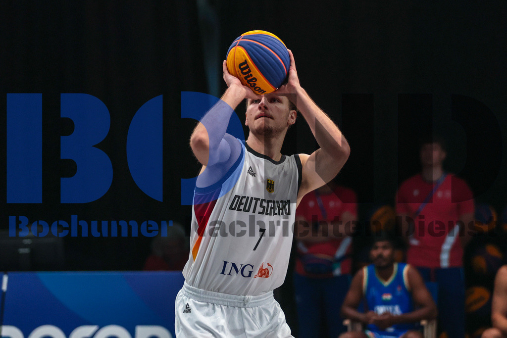 SES_TTG3X320250718-1897 | bond - Realisiert mit Pictrs.com