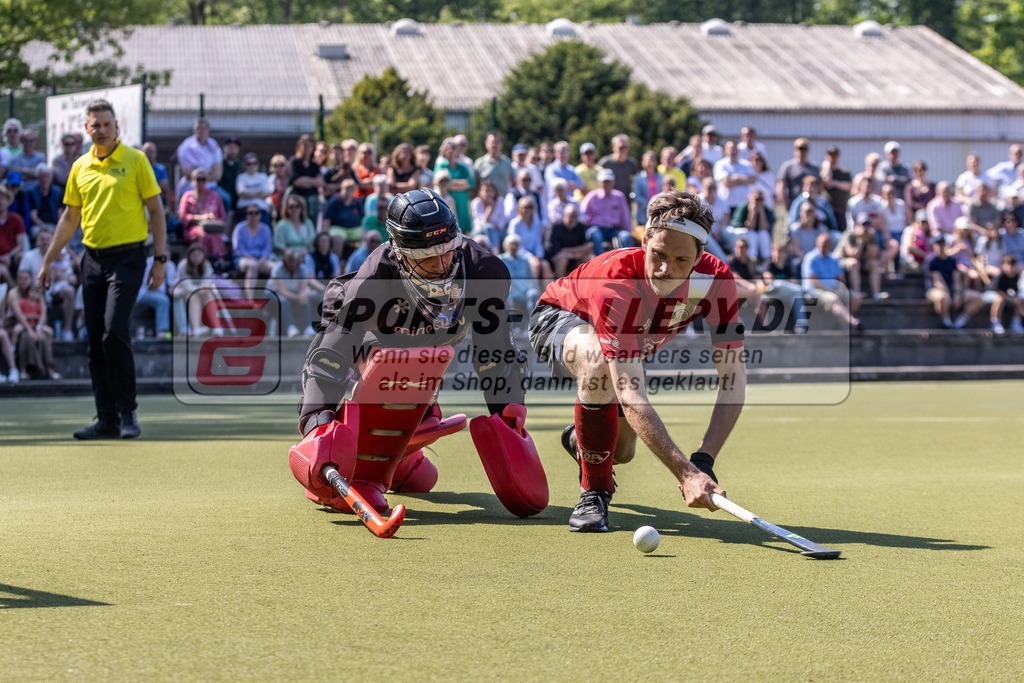 MJ_2024-.05-11-H-HTCU-Alster-51 | Niklas Bruns (Der Club an der Alster #32) & Felix Damberger (Uhlenhorst Mülheim #1), Uhlenhorst Mülheim - Der Club an der Alster am 11.5.2024 im Waldstadion, Mülheim a. d. Ruhr