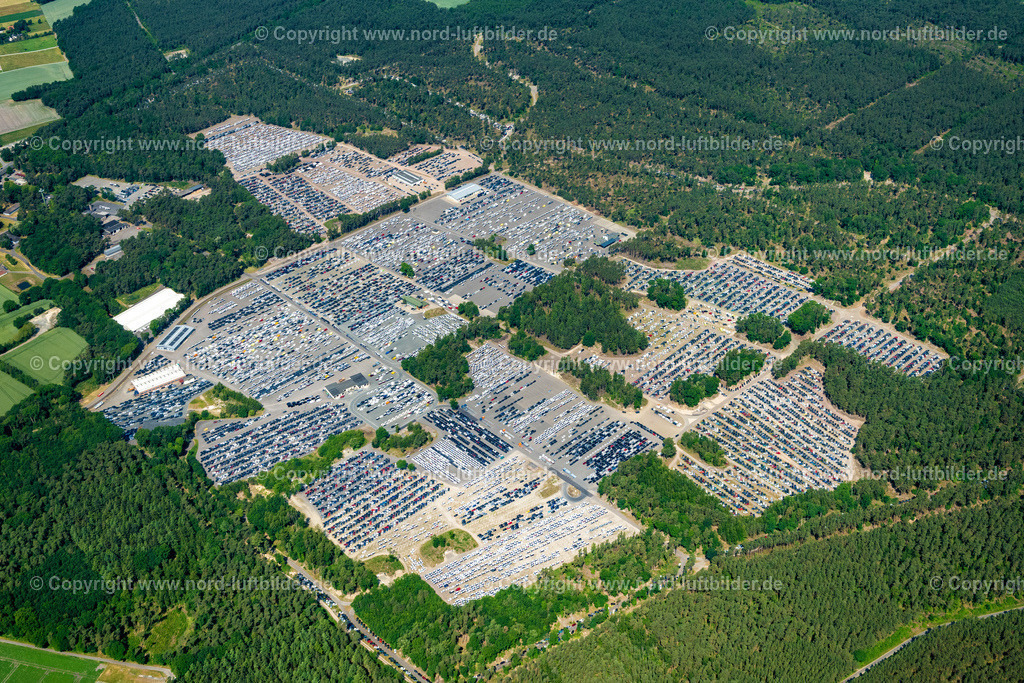 Rehden_BTR_Transportlogistik_GmbH_ELS_4864050623 | DICKEL 05.06.2023 Parkplatz und Abstellfläche für Automobile - PKW im Ortsteil Rehden in Dickel " BTR Transportlogistik Gmbh " im Bundesland Niedersachsen, Deutschland. Weiterführende Informationen bei: BTR - Transportlogistik GmbH. // Parking and storage area for automobiles - cars in the district Rehden in Dickel " BTR Transportlogistik Gmbh " in the state Lower Saxony, Germany. Further information at: BTR - Transportlogistik GmbH. Foto: Martin Elsen