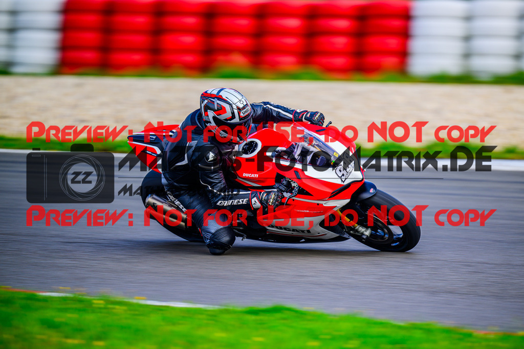 MaZZes_FotoMatrix_240910_6007705_7926 | GELB