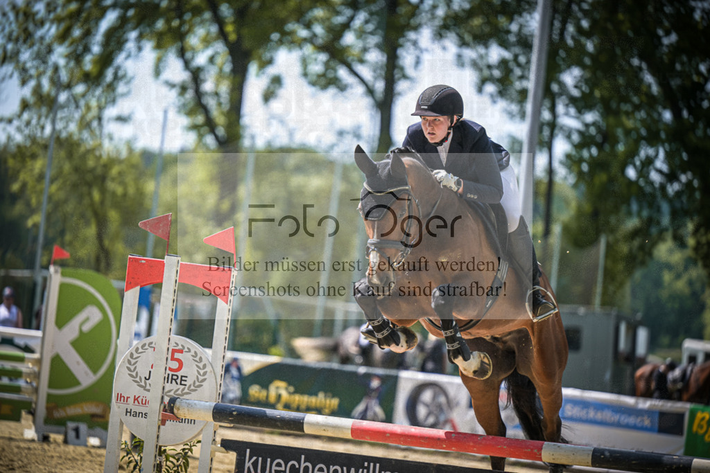 DOS_9823 | Entdecke hochwertige Reitturnierfotos von Foto Oger. Professionell, emotional und authentisch – jetzt Lieblingsmomente im Shop bestellen.Deutschlandweite Turnierfotografie. - Realisiert mit Pictrs.com