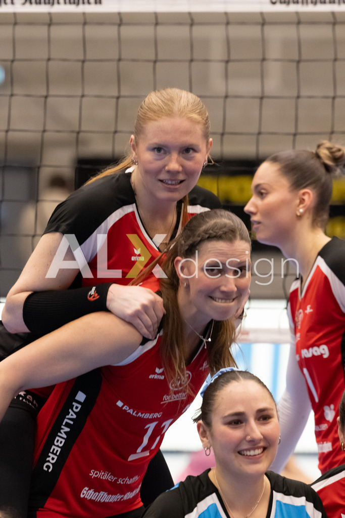 Volleyball I Frauen I Saison 2025-2026 I Volleyball NLA | Women I 1/2 Finals I  VC Kanti Schaffhausen - Sm'Aesch Pfeffingen I 22.03.2026 | 11 Kateřina Holásková (CZ) (VC Kanti Schaffhausen) – Mitte und 9 Jordan Lockwood (USA) (VC Kanti Schaffhausen) – Diagonal - Realisiert mit Pictrs.com