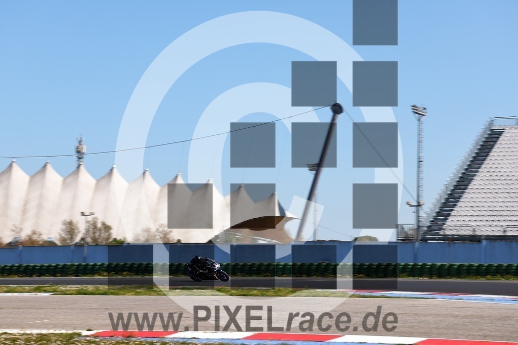 0528-20260404_07951 | Schöne Erinnerungen an spannende Momente - das festzuhalten ist unser Job. PIXELrace.de ist seit 2003 auf den Rennstrecken Europas unterwegs um die Action draußen beim Fahren und die wunderbare Stimmung imm Fahrerlager für euch einzufangen.