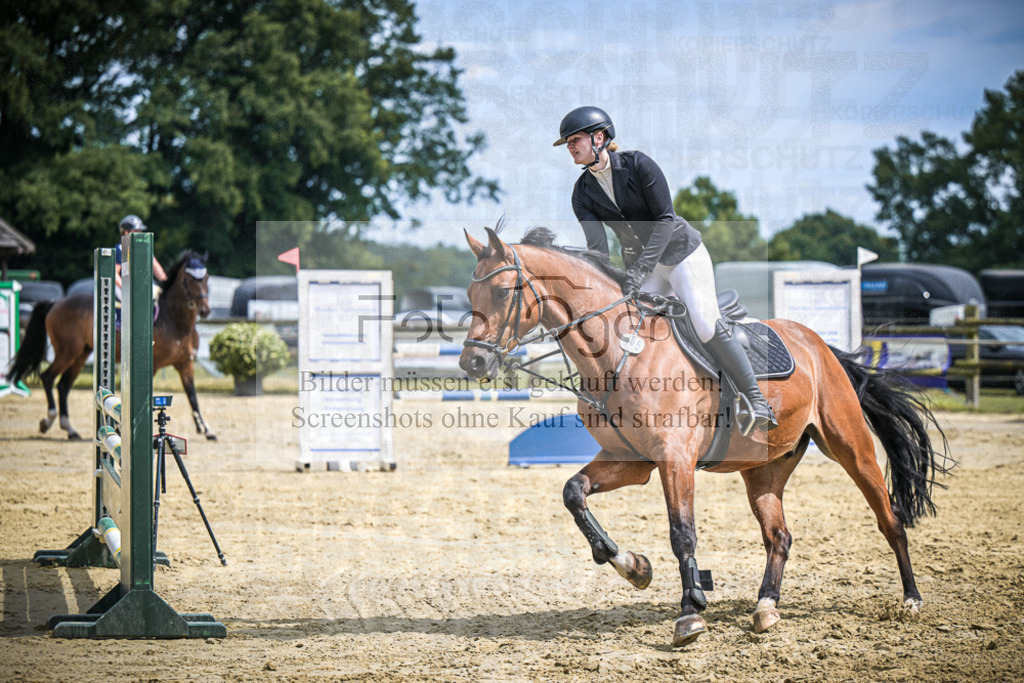 DOS_4443 | Entdecke hochwertige Reitturnierfotos von Foto Oger. Professionell, emotional und authentisch – jetzt Lieblingsmomente im Shop bestellen.Deutschlandweite Turnierfotografie. - Realisiert mit Pictrs.com
