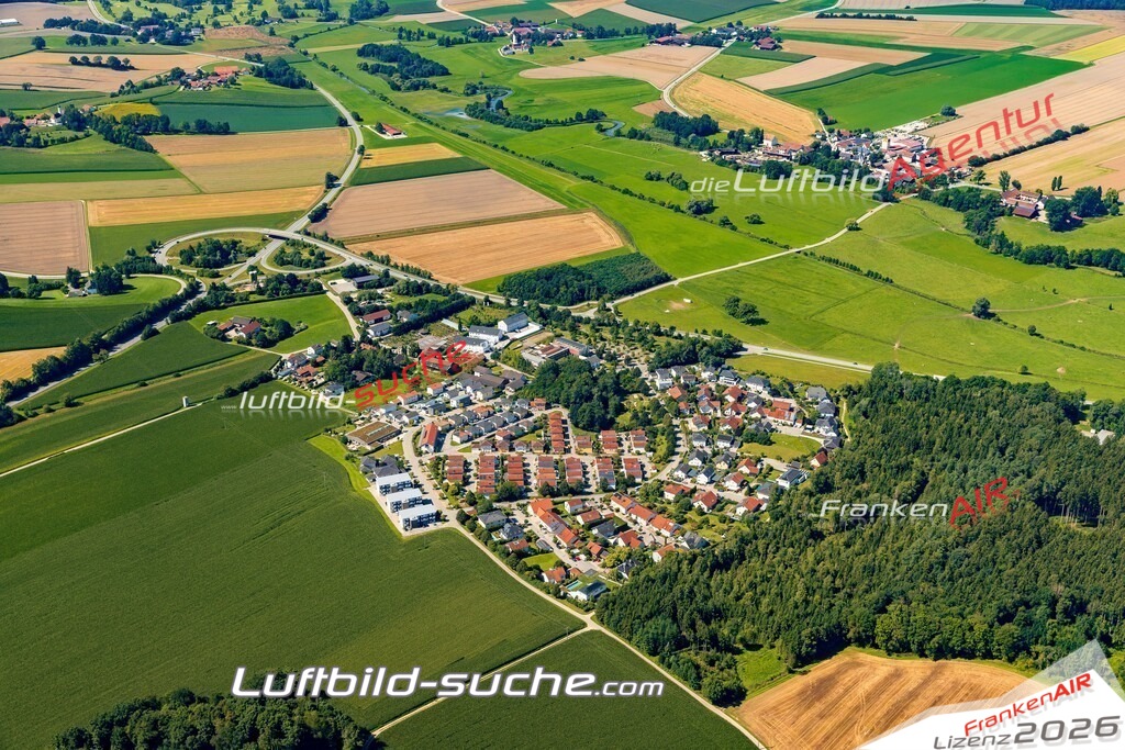Geschenkidee Achldorf bei Vilsbiburg -Die Luftbildaufnahme wurde 2025 vom UL-Flugzeug heraus erstellt ( keine Drohne ) - Hochauflösende Luftaufnahme -Nicht vergleichbar mit Google Maps oder Satelittenbilder- Die Geschenkidee !Mit Lizenz und Bildrechte bestellbar