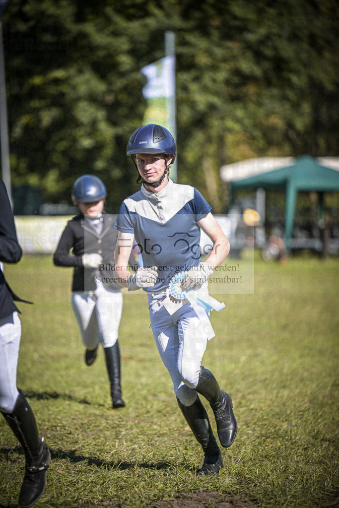 DOS_0047 | Entdecke hochwertige Reitturnierfotos von Foto Oger. Professionell, emotional und authentisch – jetzt Lieblingsmomente im Shop bestellen.Deutschlandweite Turnierfotografie. - Realisiert mit Pictrs.com