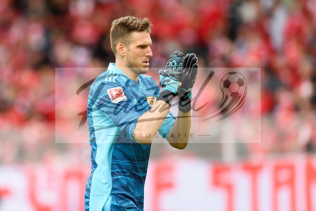 FCUBMG20210829_178 | Fussball, Herren: Torwart Andreas Luthe (1.FC Union Berlin) gestikuliert beim Spiel der 1. Bundesliga zwischen 1. FC Union Berlin und Borussia Moenchengladbach im Stadion An der Alten Foersterei am 29.08.2021 in Berlin, Deutschland. - Realisiert mit Pictrs.com