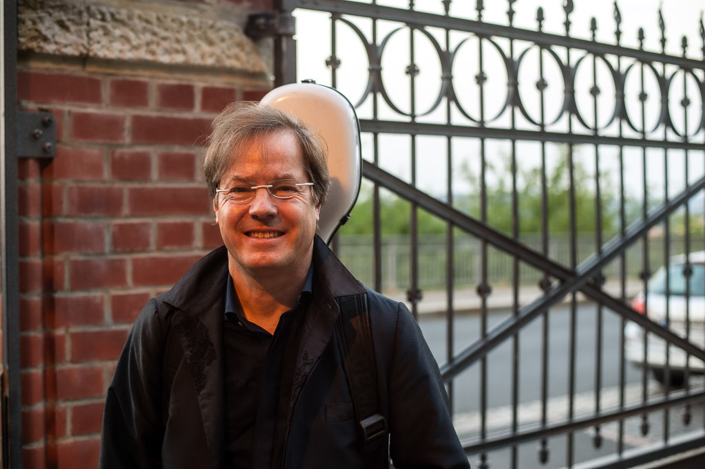 Jan Vogler | Jan Vogler spielt Bach im Forte Belvedere Leisnig zum Festival Hallo Leisnig 2022. - Realisiert mit Pictrs.com